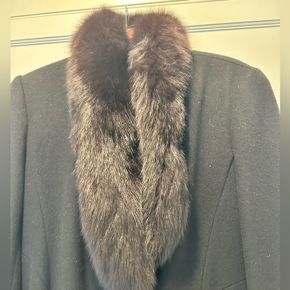 Stunning Cashmere blend dress coat with fur trim - Picture 6 of 9